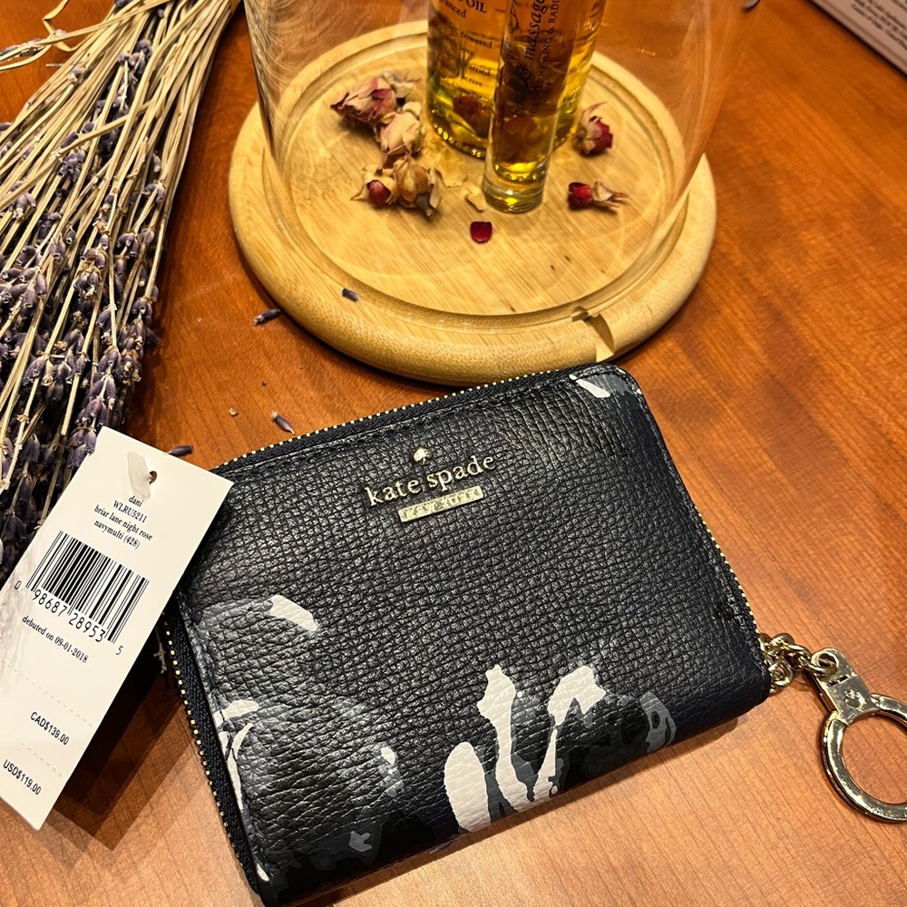 NWT - Kate Spade Dani “Briar Lane Night Rose” Wallet. Navy. With key ring chain.